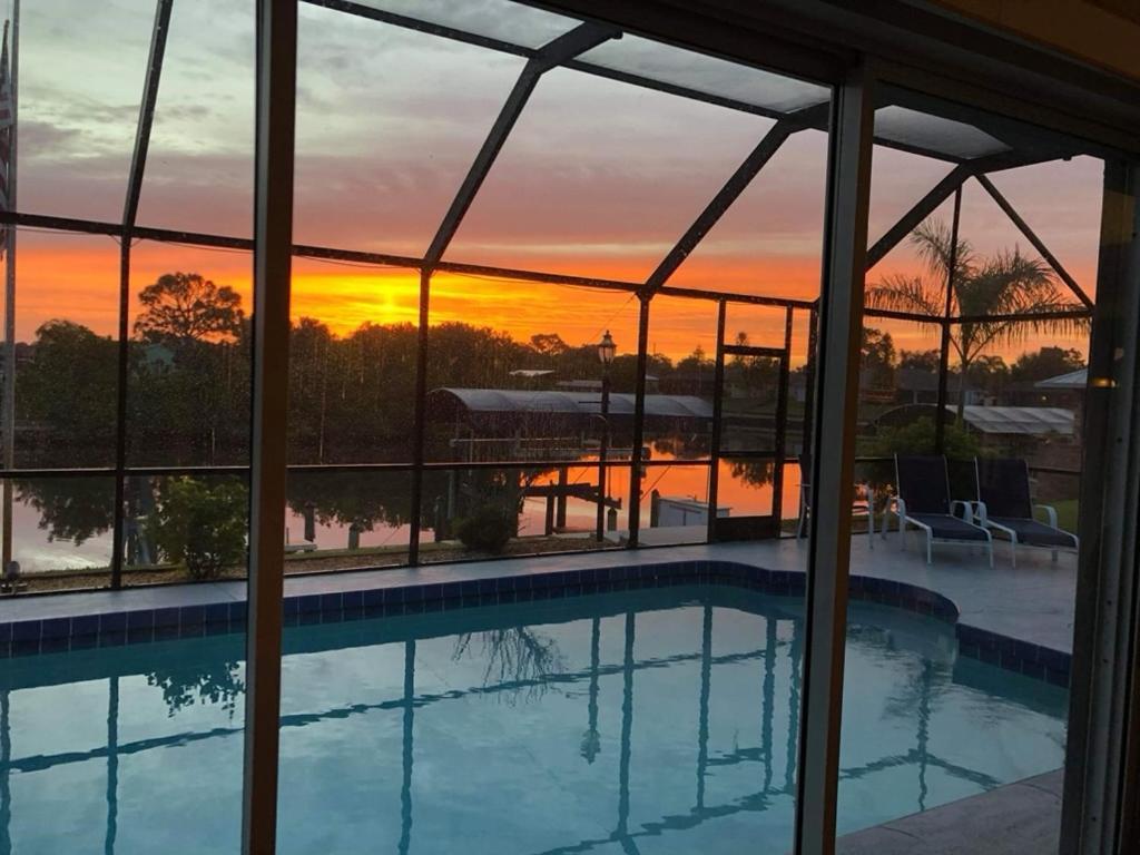 Pet Friendly Canal Front 3-Bedroom Grand Villa With Pool, Linai And Dock Port Charlotte Exterior photo