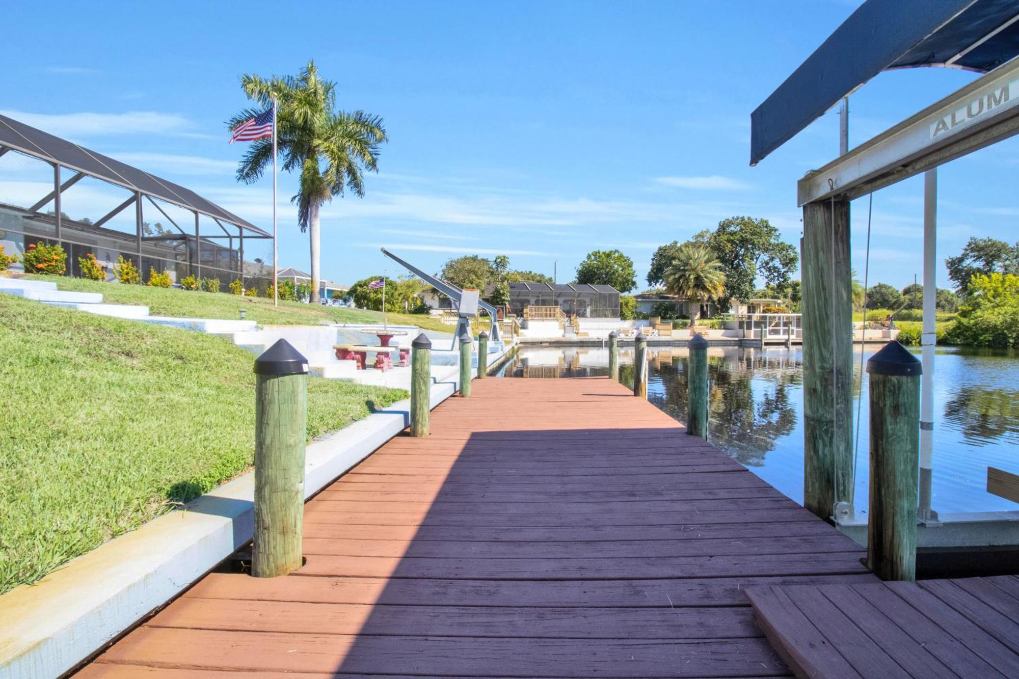Pet Friendly Canal Front 3-Bedroom Grand Villa With Pool, Linai And Dock Port Charlotte Exterior photo